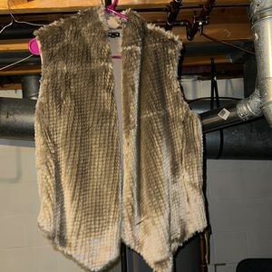Womens brown faux fur Express vest (8)